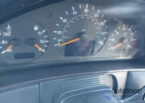 2000 Mercedes-Benz E 430 4M z USA, uszkodzony, nr VIN WDBJF83J2YX037929